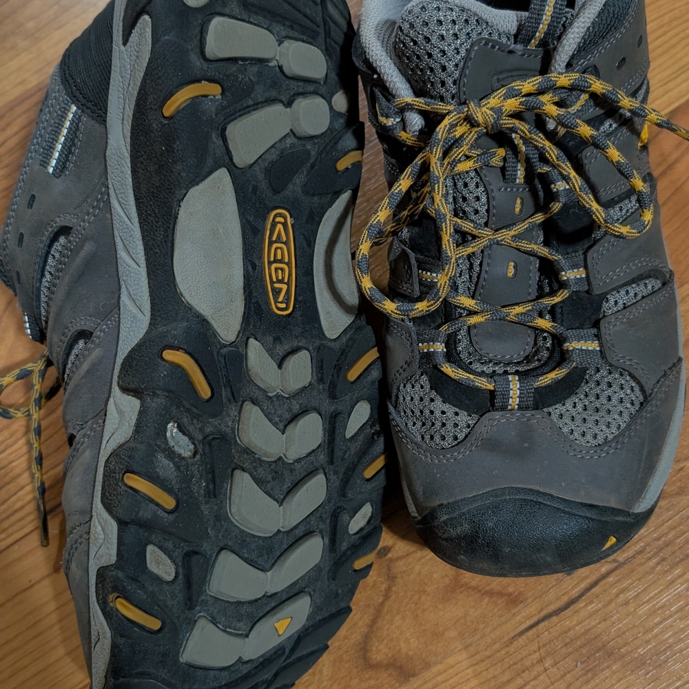 Keen Men's Gray Hiking Shoes